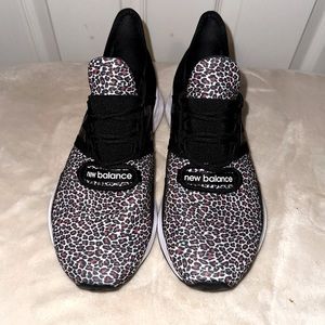 NEW BALANCE WOMENS TENNIS SHOES SUPER COMFY CUTE!!